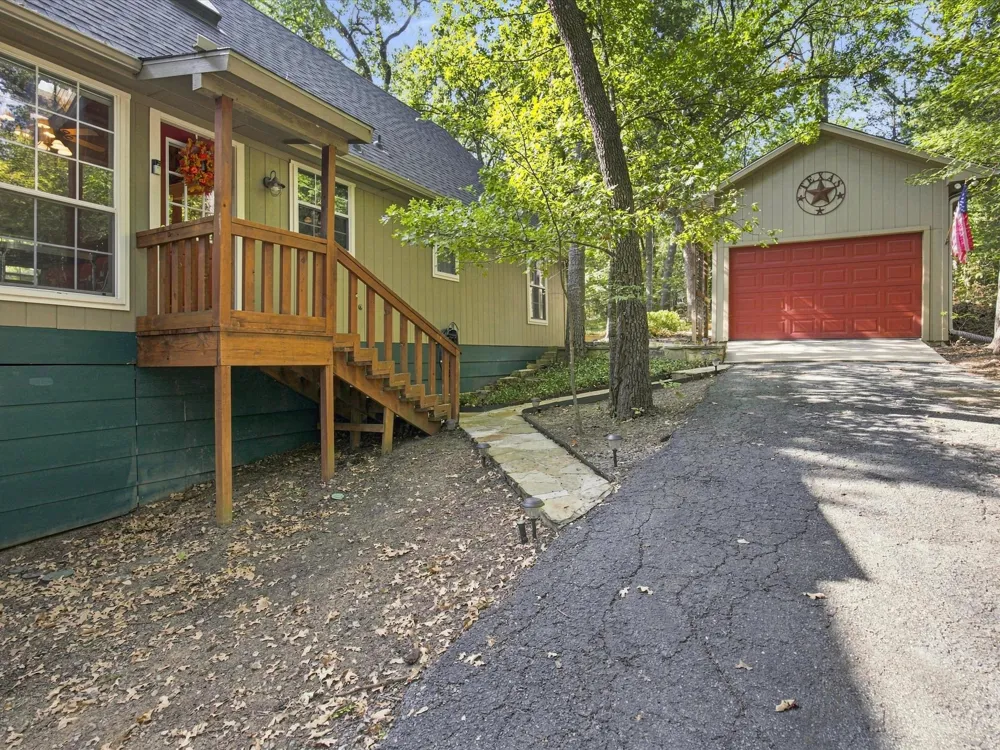 196 Lakecrest Drive Pottsboro, TX 75076