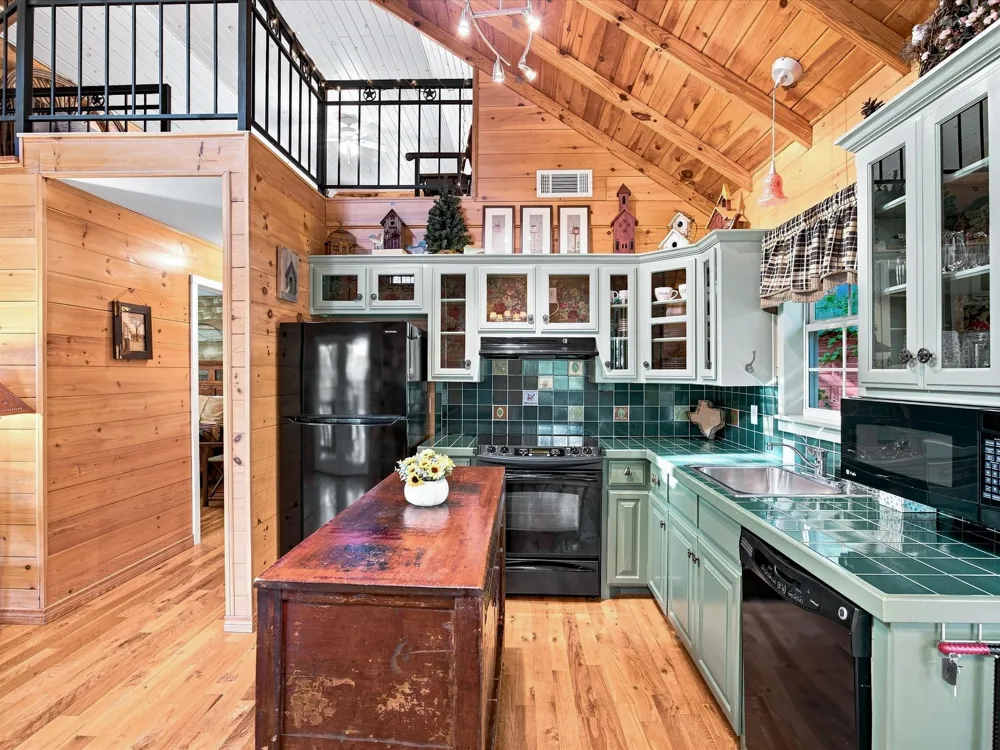 196 Lakecrest Drive Pottsboro, TX 75076