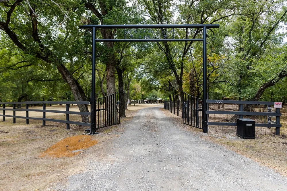 5927 Wolf Trail Celina, TX 75009