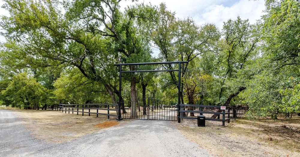 5927 Wolf Trail Celina, TX 75009