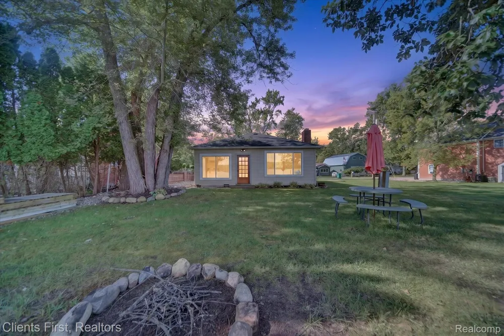14344 Edgewater Drive Dexter Township, MI 48137