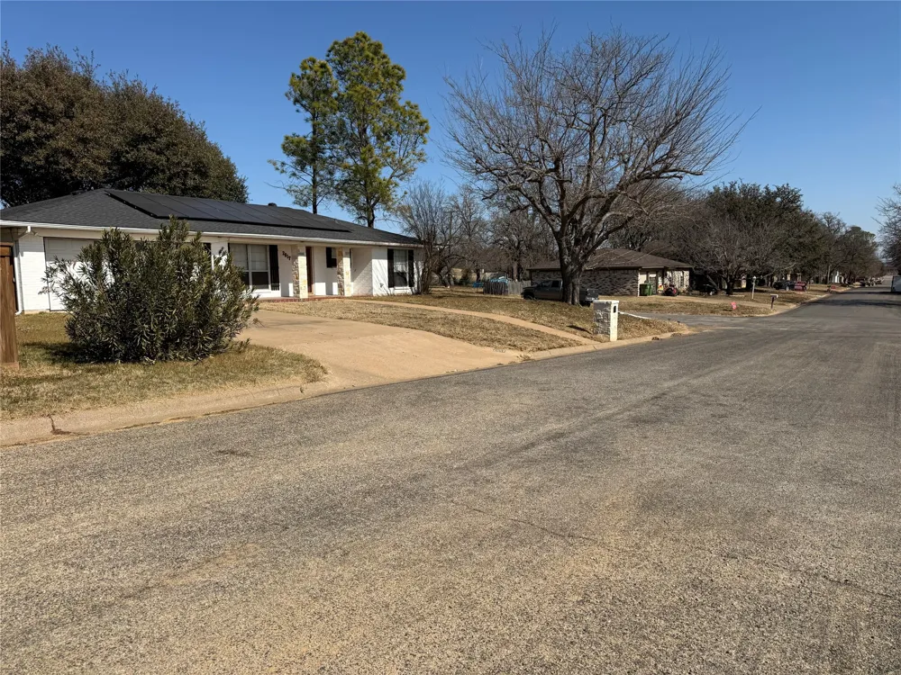 2817 NE 11th Street Mineral Wells, TX 76067