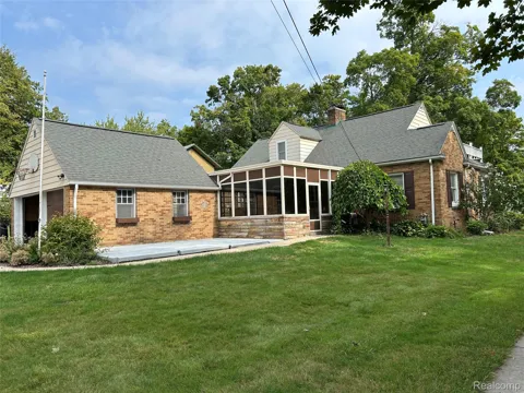 301 W Bush Street