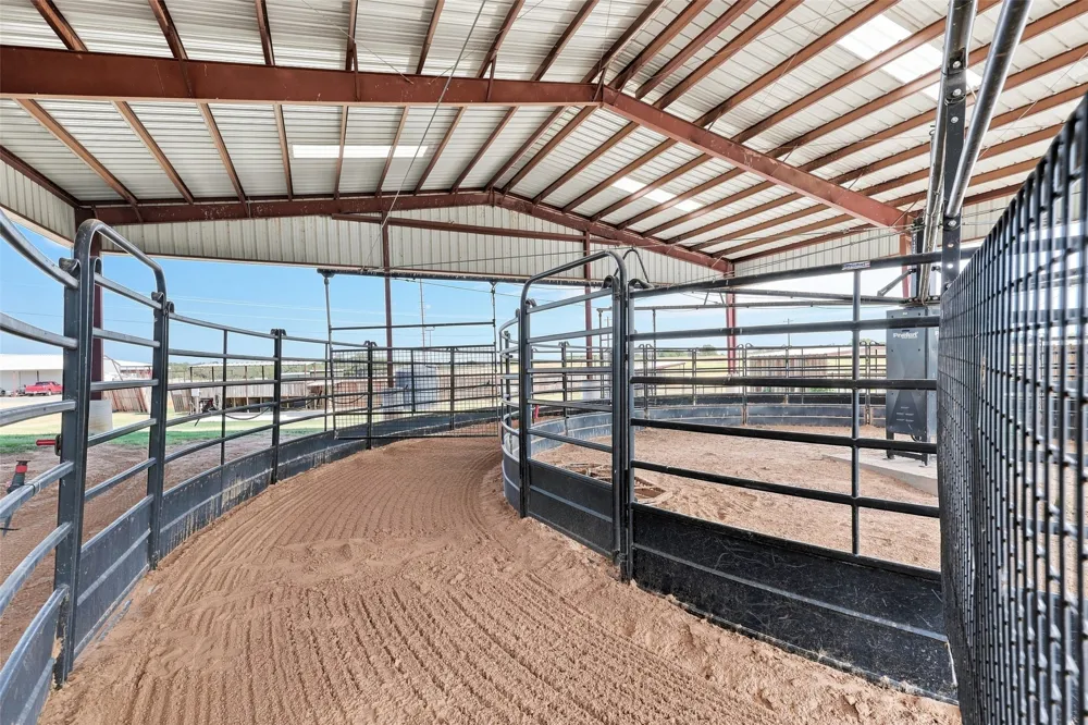 900 Leech Poolville, TX 76487