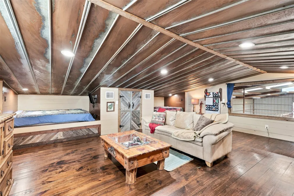 900 Leech Poolville, TX 76487