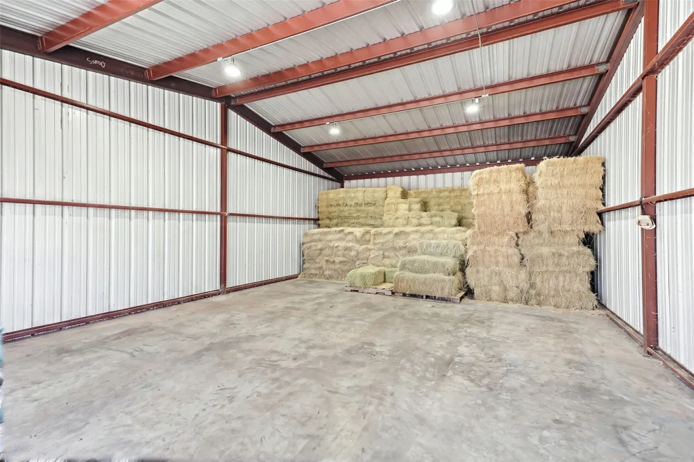 900 Leech Poolville, TX 76487