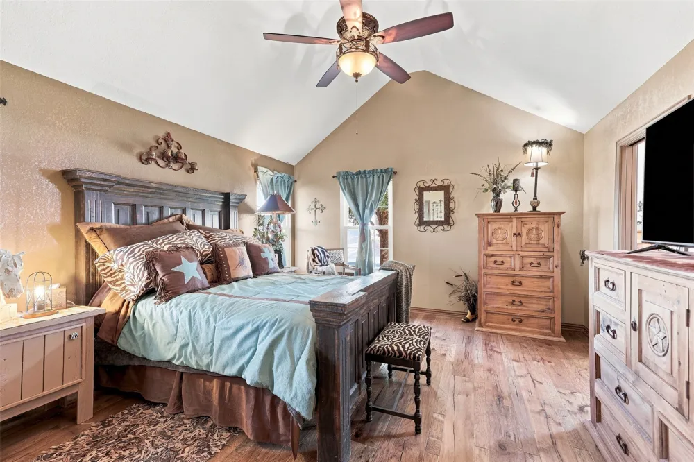 900 Leech Poolville, TX 76487