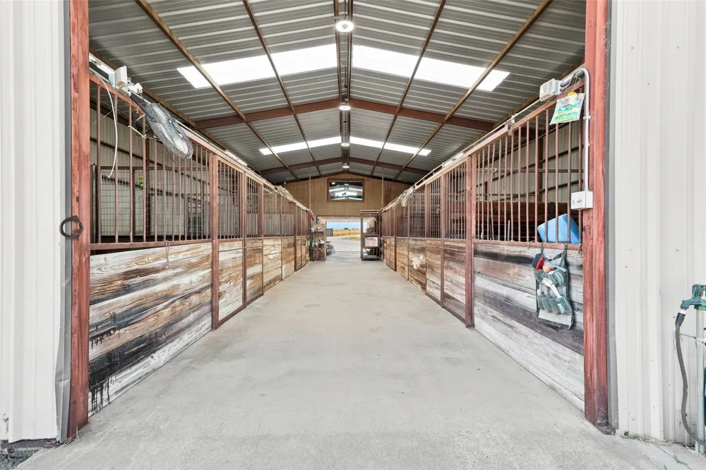 900 Leech Poolville, TX 76487