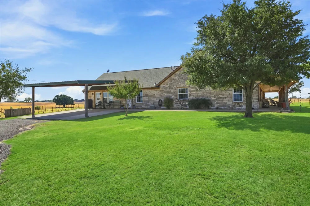 900 Leech Poolville, TX 76487