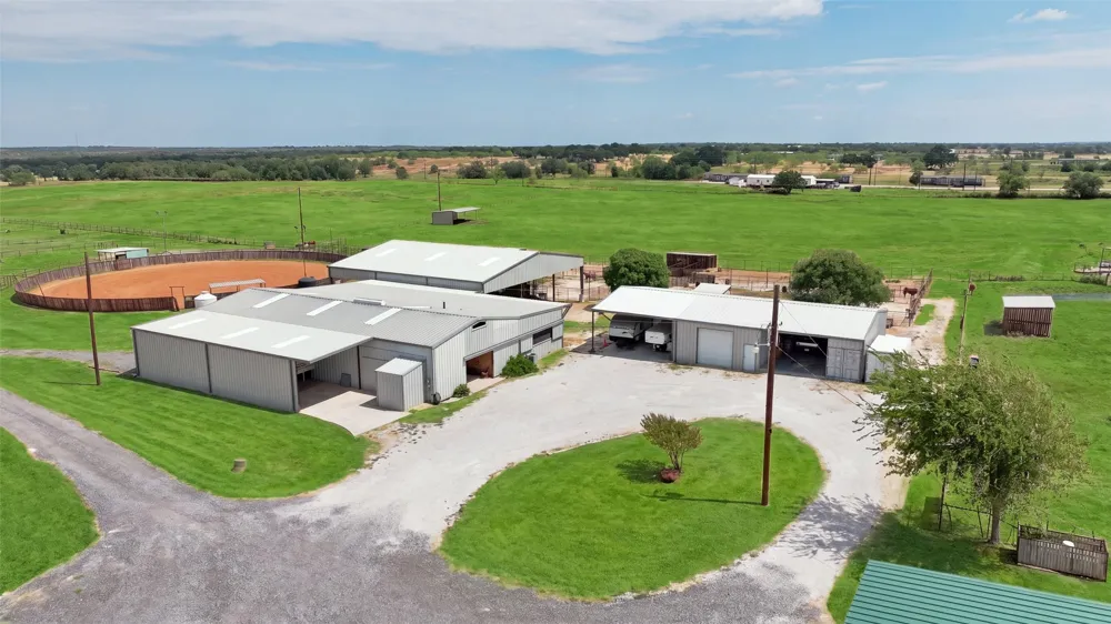 900 Leech Poolville, TX 76487