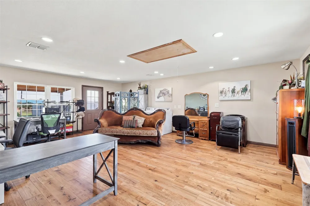 900 Leech Poolville, TX 76487