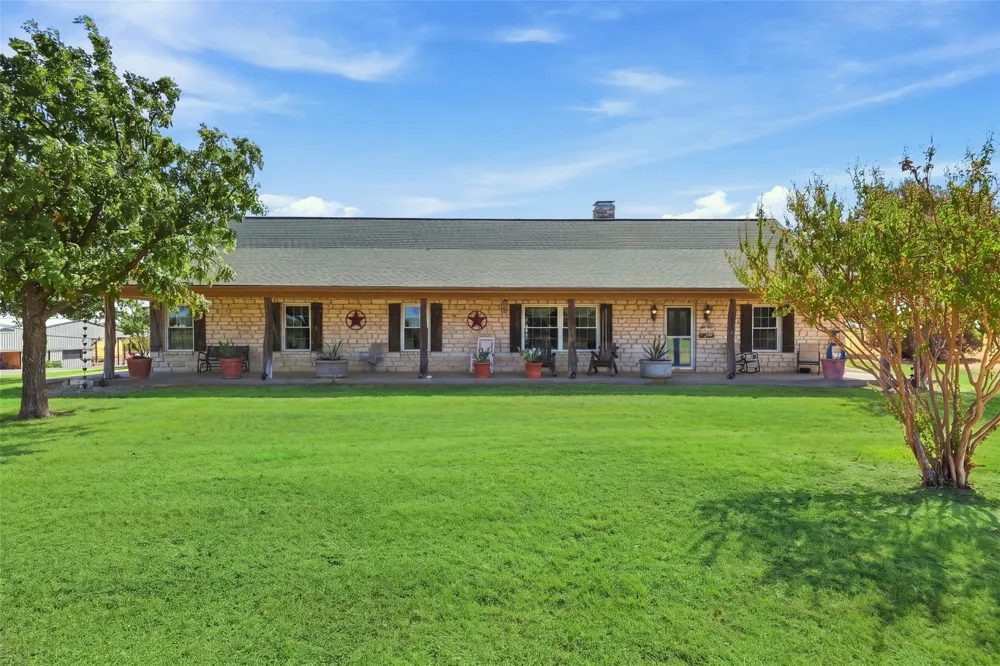 900 Leech Poolville, TX 76487