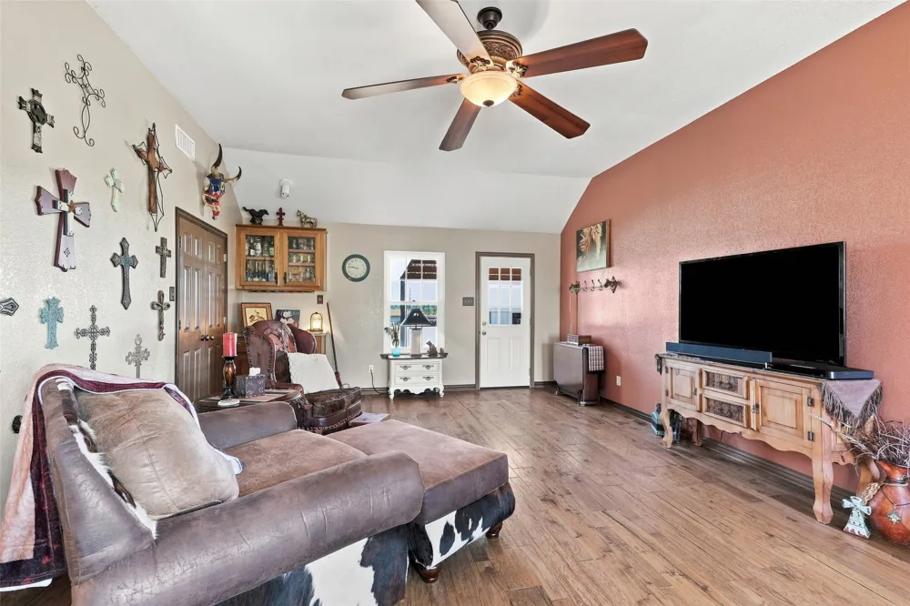 900 Leech Poolville, TX 76487