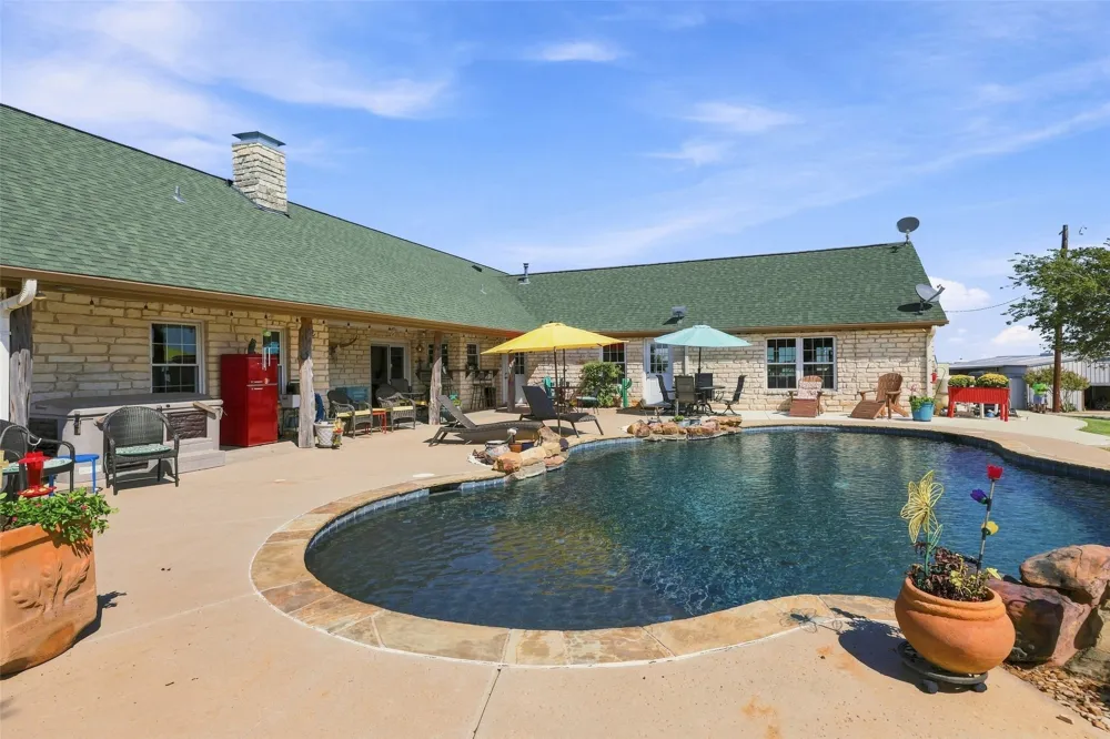 900 Leech Poolville, TX 76487