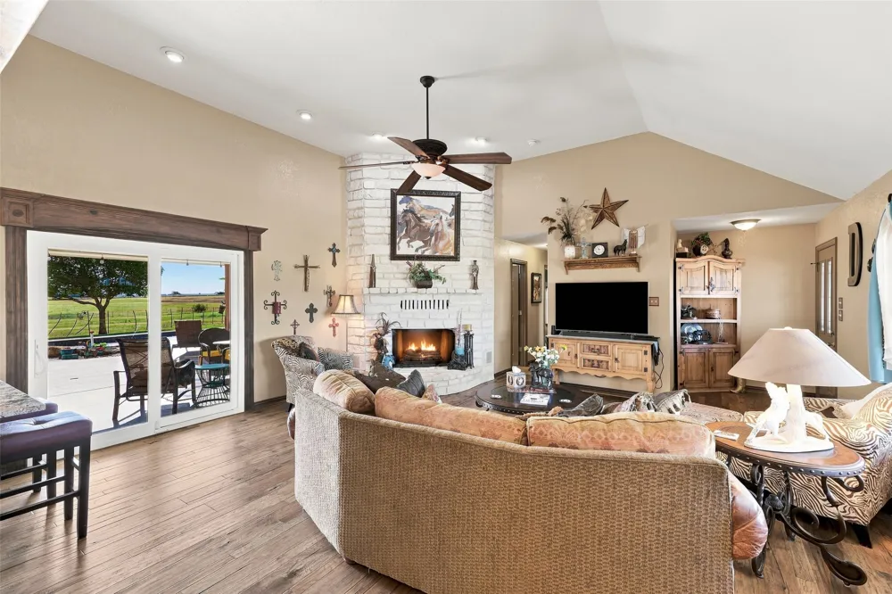 900 Leech Poolville, TX 76487