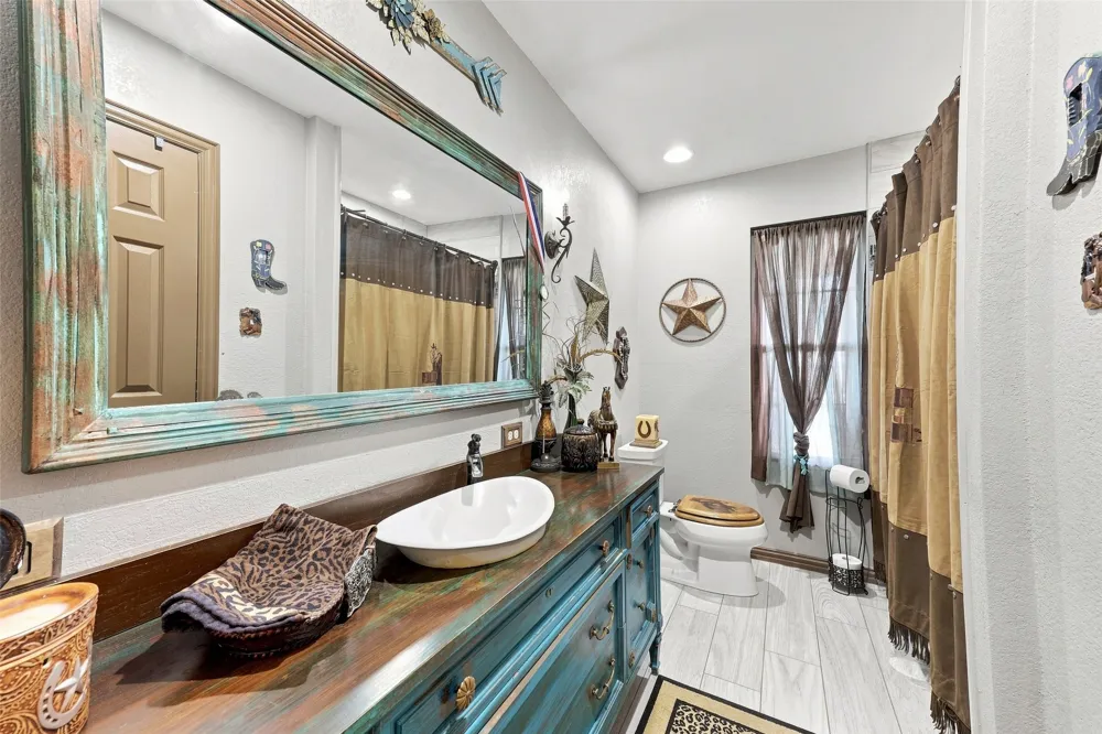 900 Leech Poolville, TX 76487