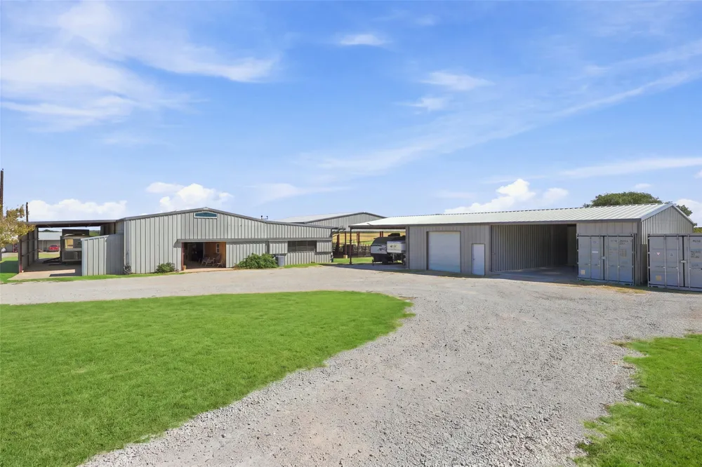 900 Leech Poolville, TX 76487