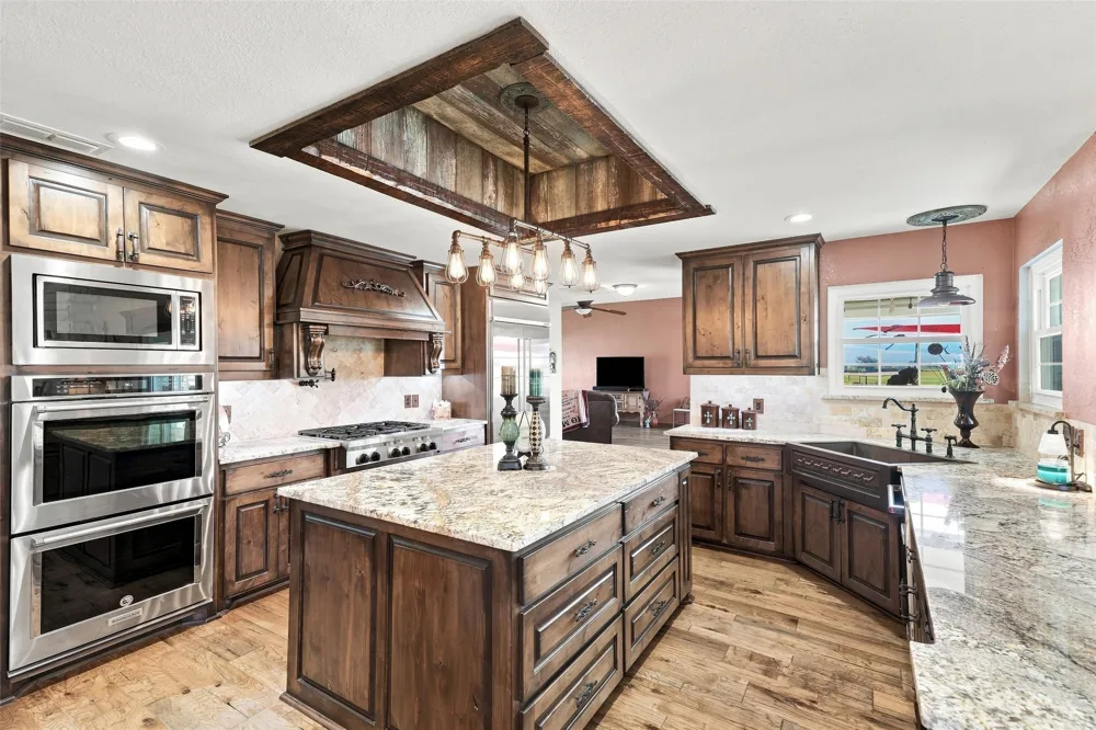 900 Leech Poolville, TX 76487