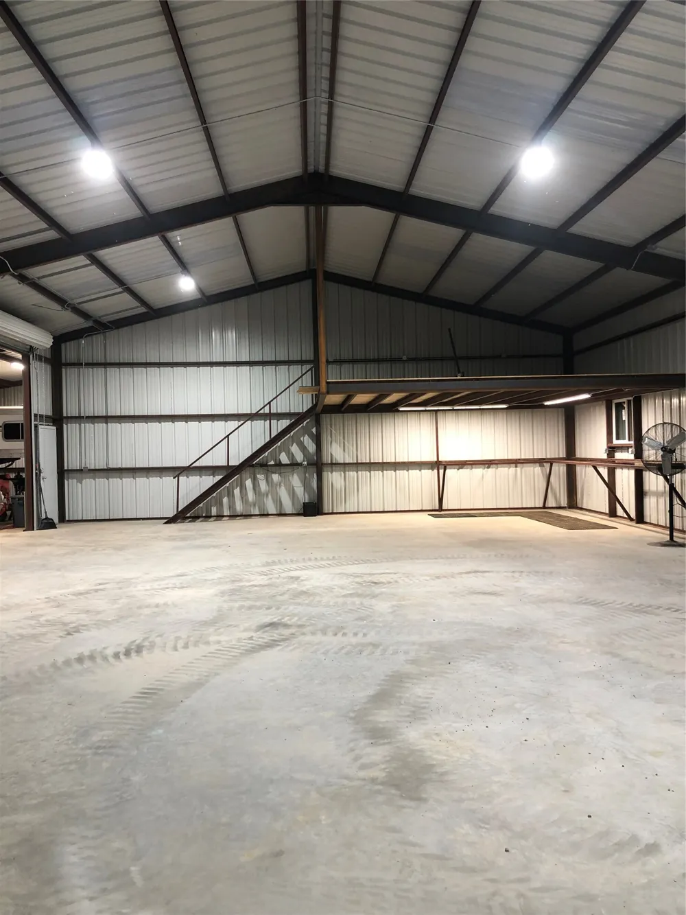 900 Leech Poolville, TX 76487