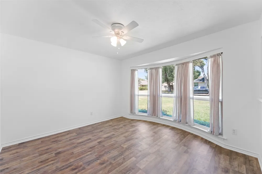 336 Woodbrook Drive DeSoto, TX 75115