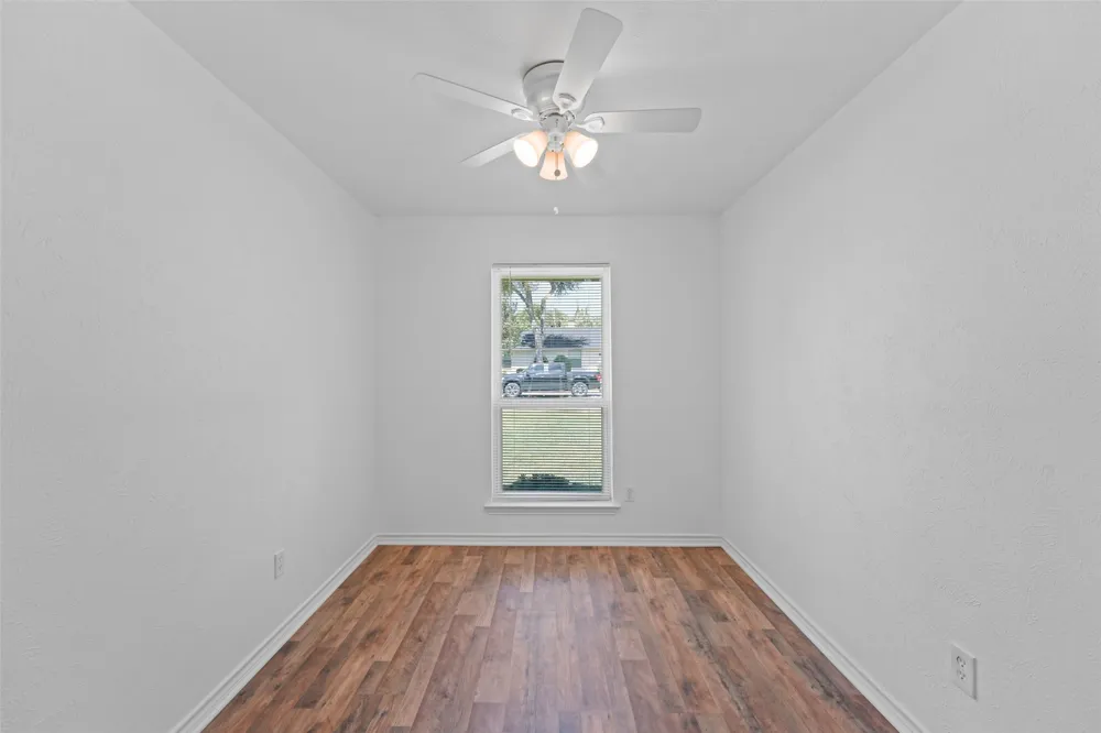 336 Woodbrook Drive DeSoto, TX 75115