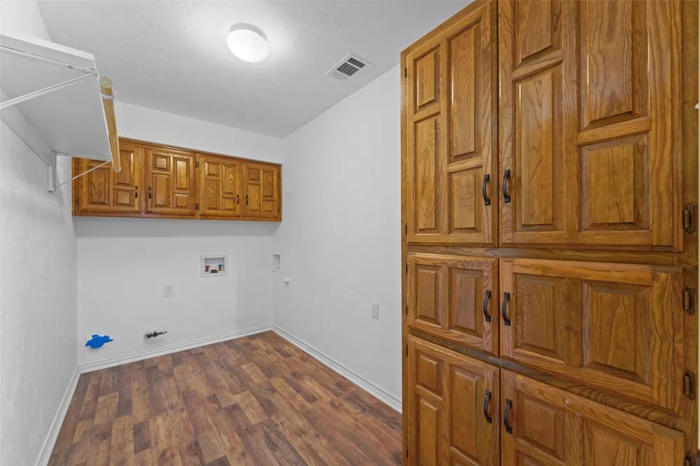 336 Woodbrook Drive DeSoto, TX 75115