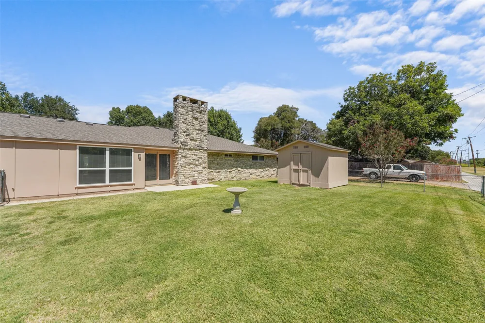 336 Woodbrook Drive DeSoto, TX 75115