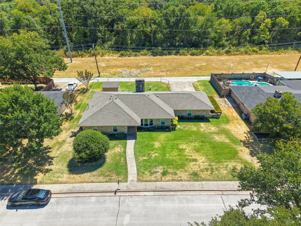 336 Woodbrook Drive DeSoto, TX 75115