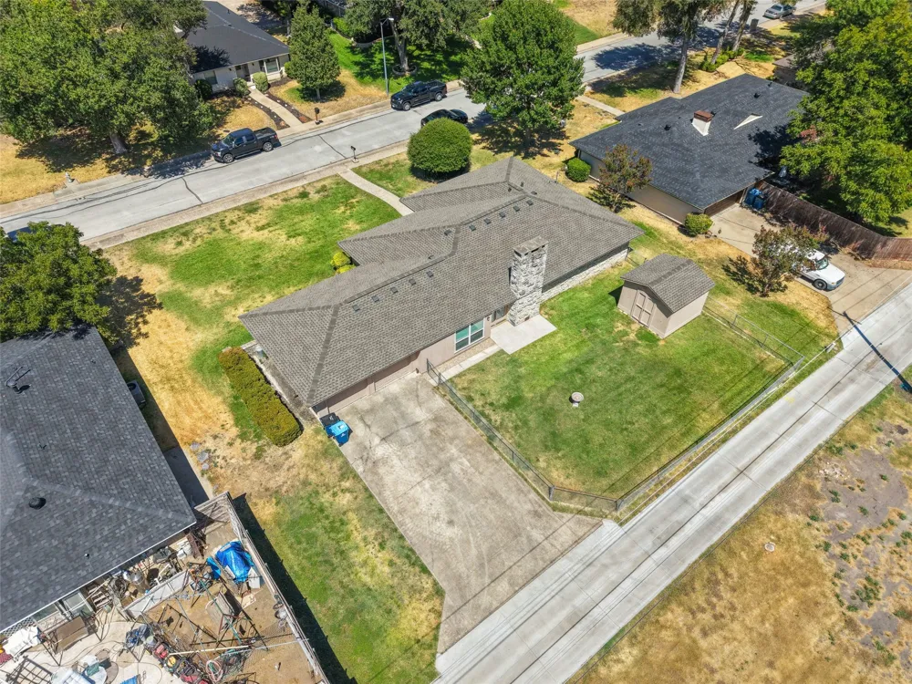 336 Woodbrook Drive DeSoto, TX 75115