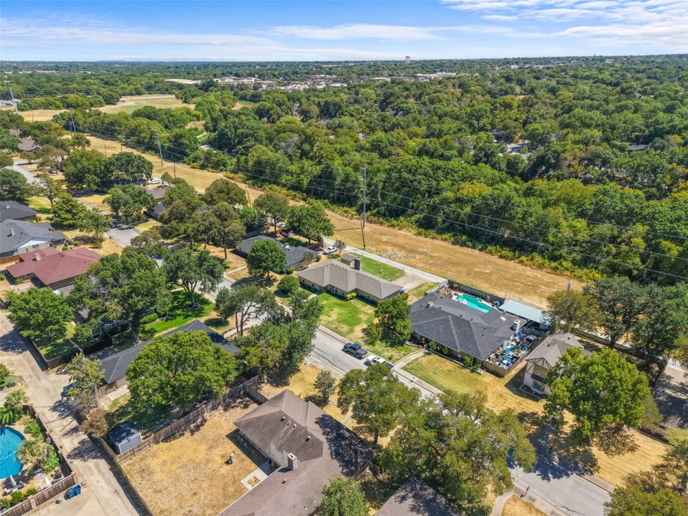 336 Woodbrook Drive DeSoto, TX 75115