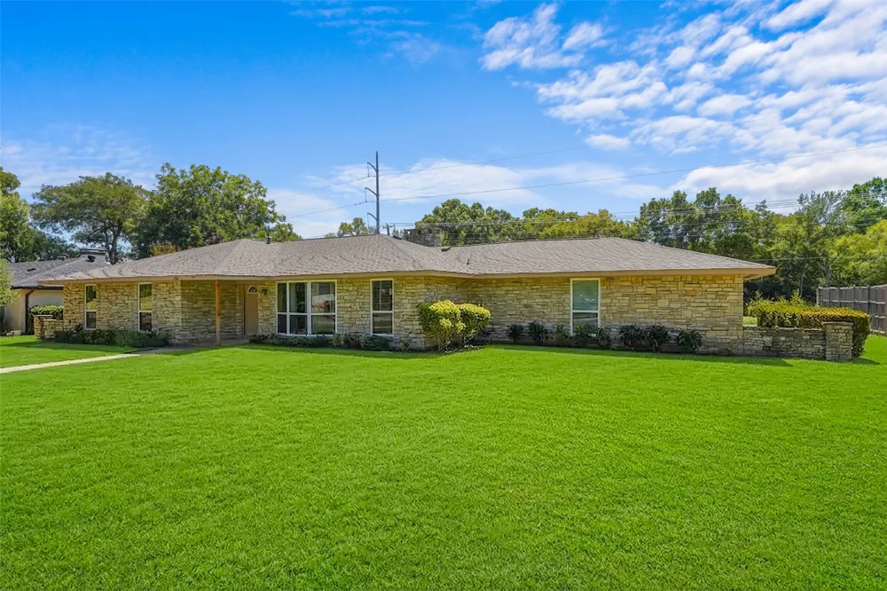 336 Woodbrook Drive DeSoto, TX 75115