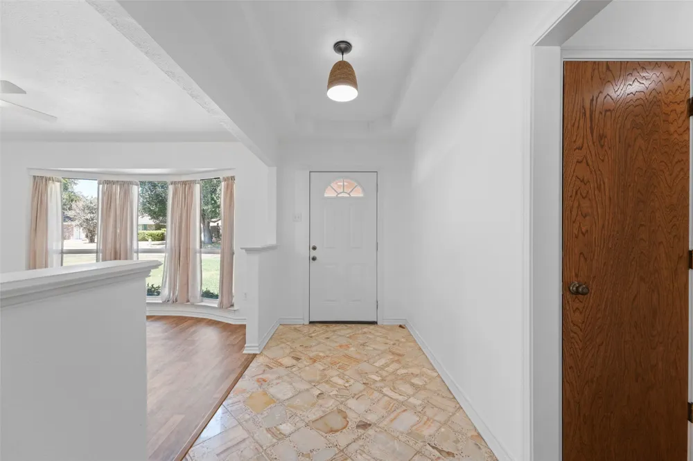 336 Woodbrook Drive DeSoto, TX 75115