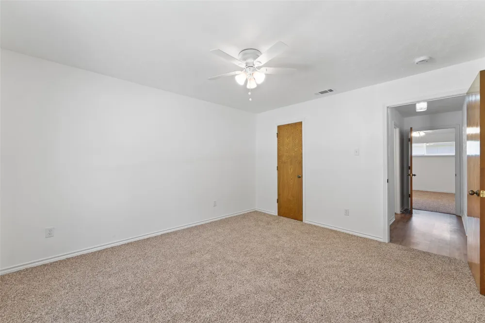 336 Woodbrook Drive DeSoto, TX 75115