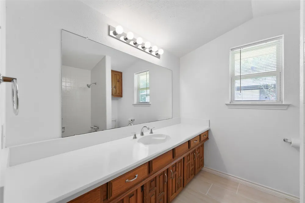 336 Woodbrook Drive DeSoto, TX 75115