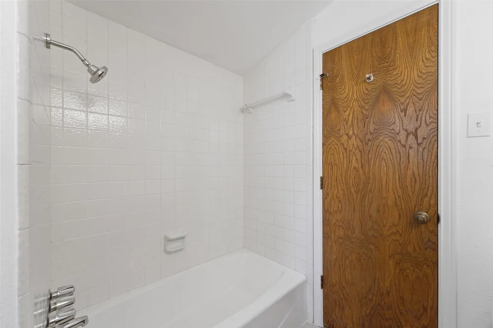 336 Woodbrook Drive DeSoto, TX 75115