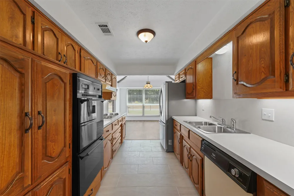 336 Woodbrook Drive DeSoto, TX 75115