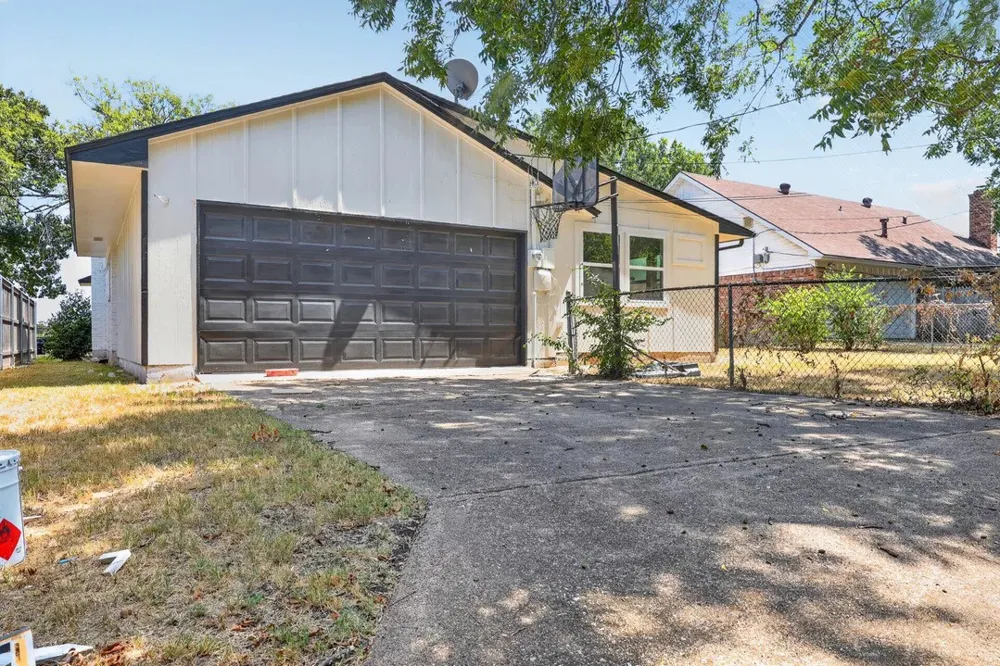 3811 Ovid Avenue Dallas, TX 75224