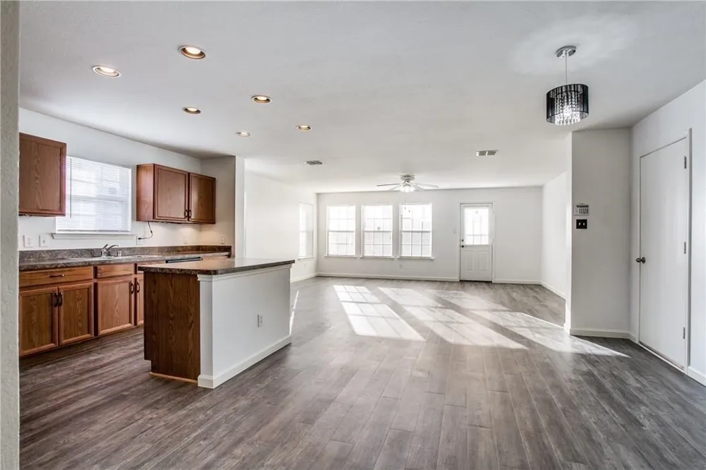 14816 S Spring Ridge Circle Balch Springs, TX 75180