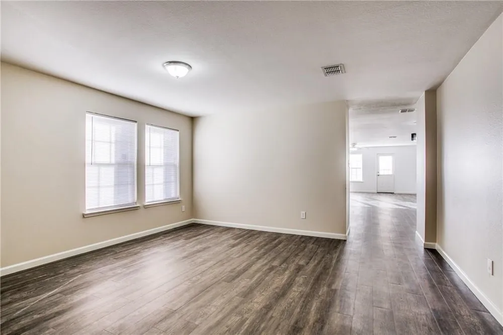 14816 S Spring Ridge Circle Balch Springs, TX 75180