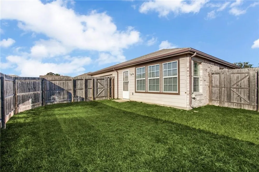 14816 S Spring Ridge Circle Balch Springs, TX 75180