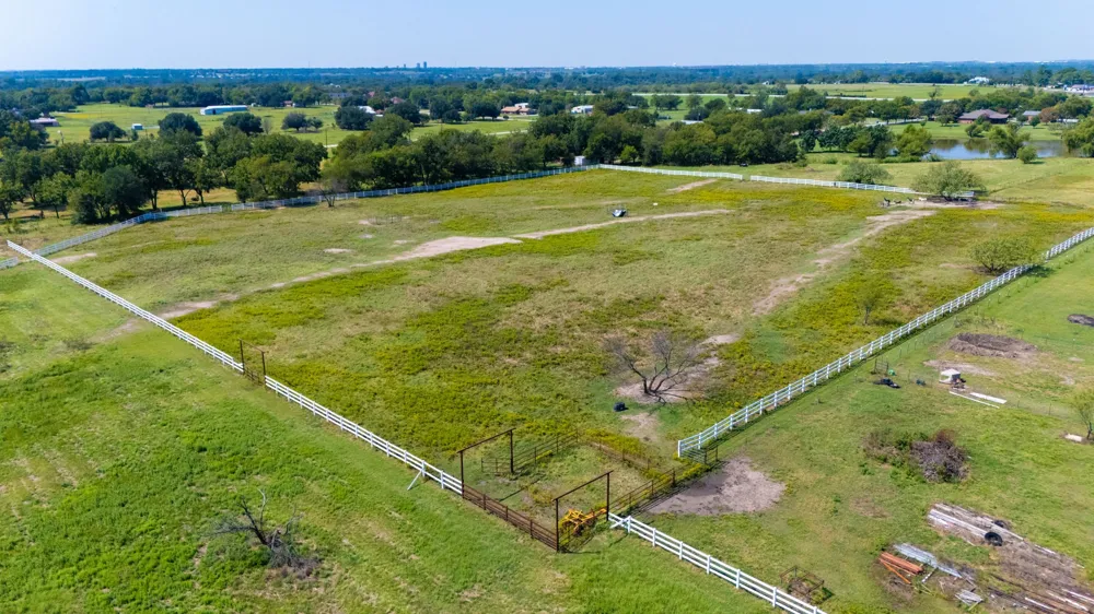 3475 Sauls Aubrey, TX 76228