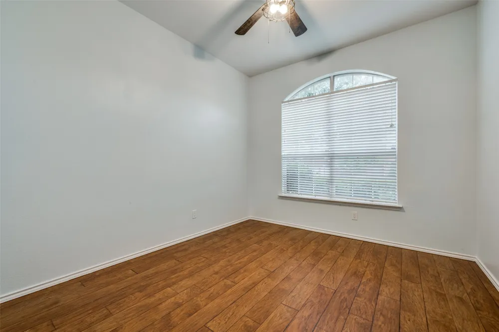 1617 Redwood Drive Corinth, TX 76210