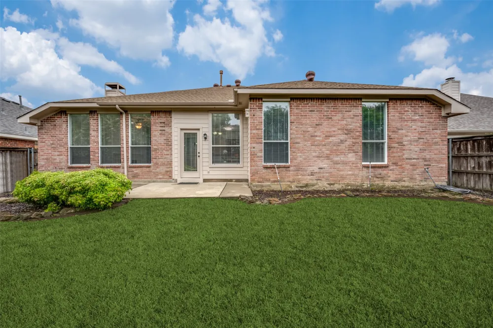 1617 Redwood Drive Corinth, TX 76210
