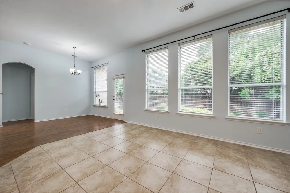 1617 Redwood Drive Corinth, TX 76210
