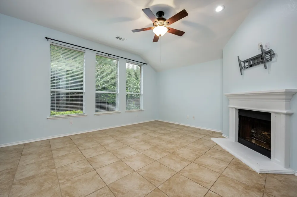 1617 Redwood Drive Corinth, TX 76210