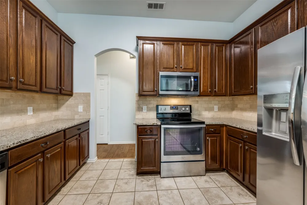 1617 Redwood Drive Corinth, TX 76210