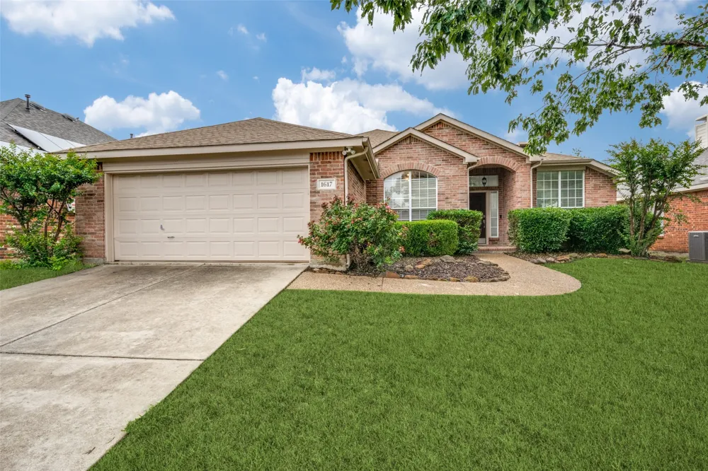1617 Redwood Drive Corinth, TX 76210