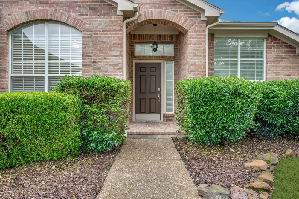 1617 Redwood Drive Corinth, TX 76210