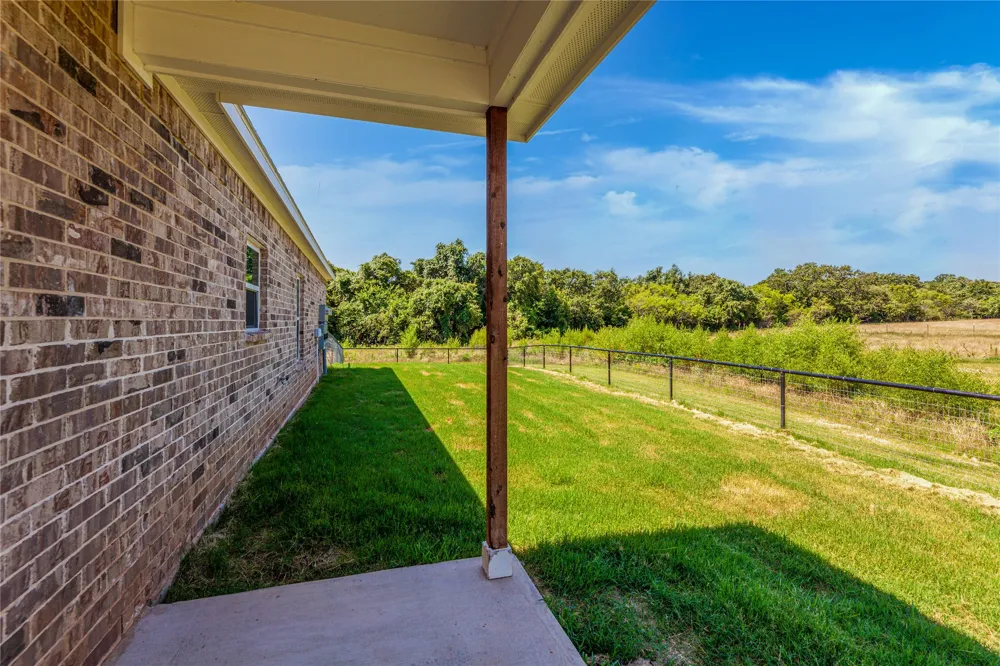 100 Park Court #4 Springtown, TX 76082