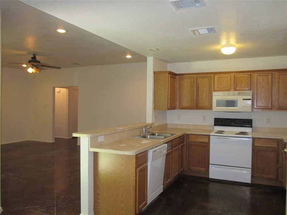 719 Hallvale Drive White Settlement, TX 76108